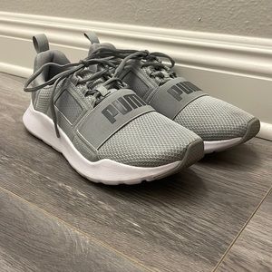 PUMA grey men’s tennis shoes